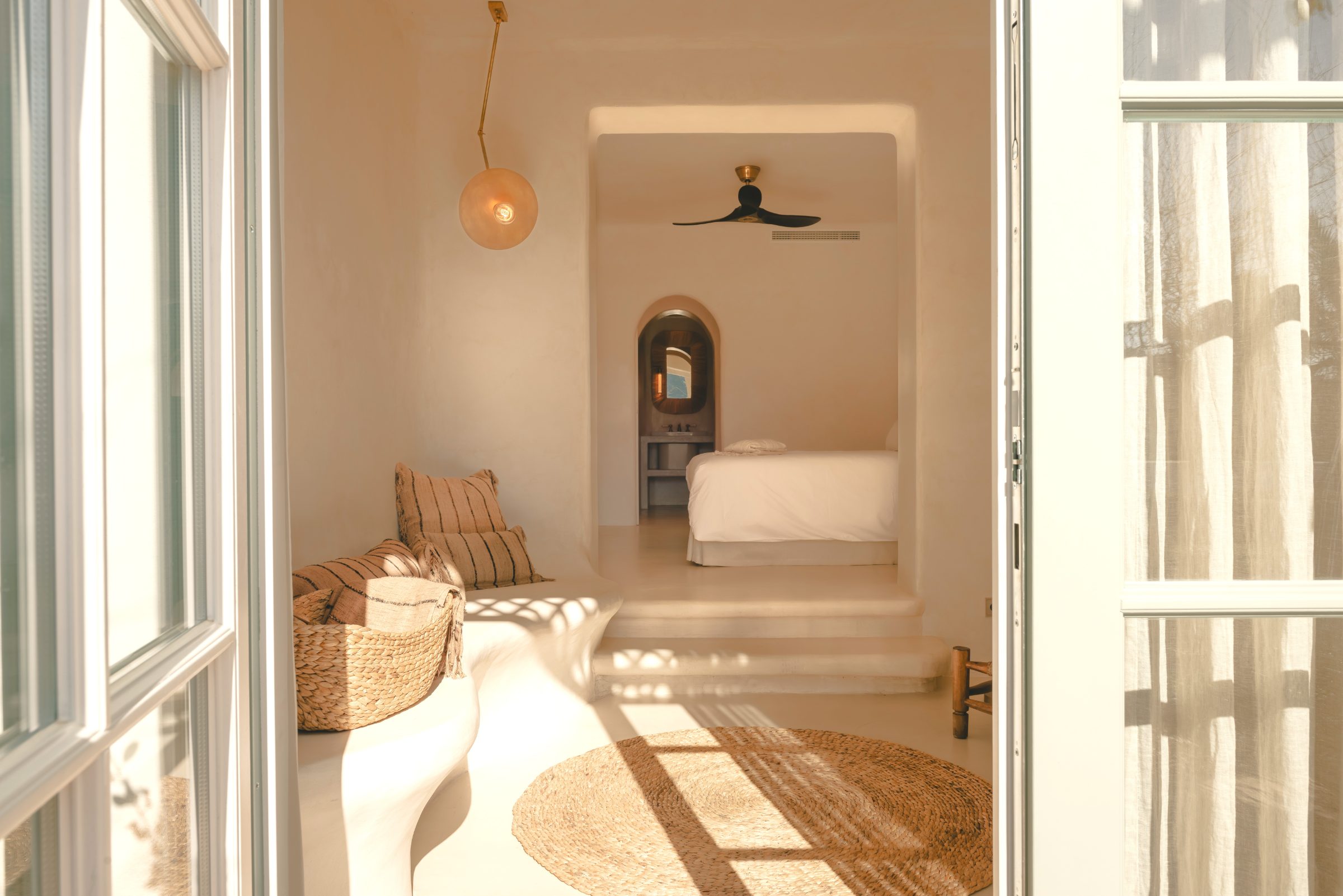 Room Saraswati — arched suite, jute rug, mountain view